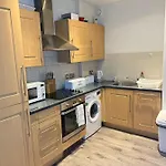 Modern 2 Bedroom City Apartment