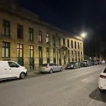 Modern 2 Bedroom City Apartment