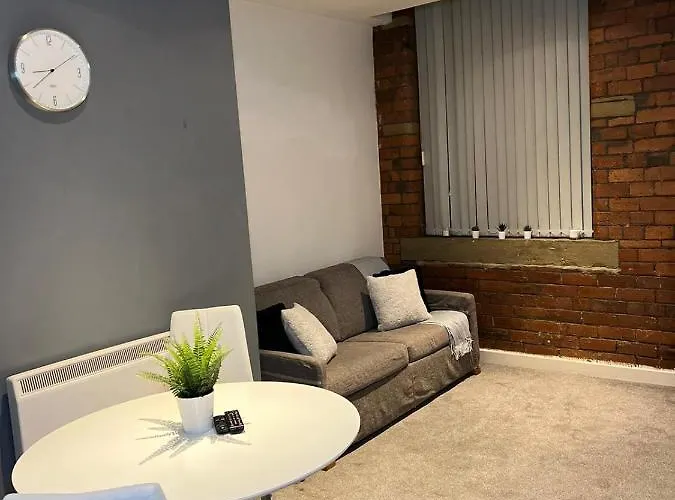 Modern 2 Bedroom City Apartment