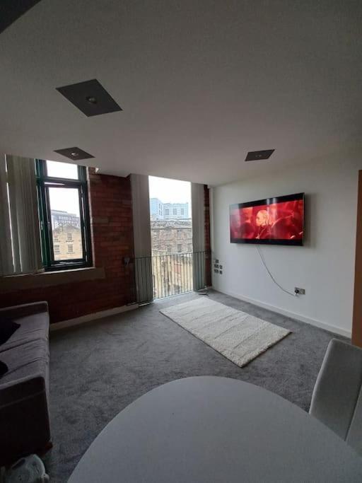 Modern 2 Bedroom *